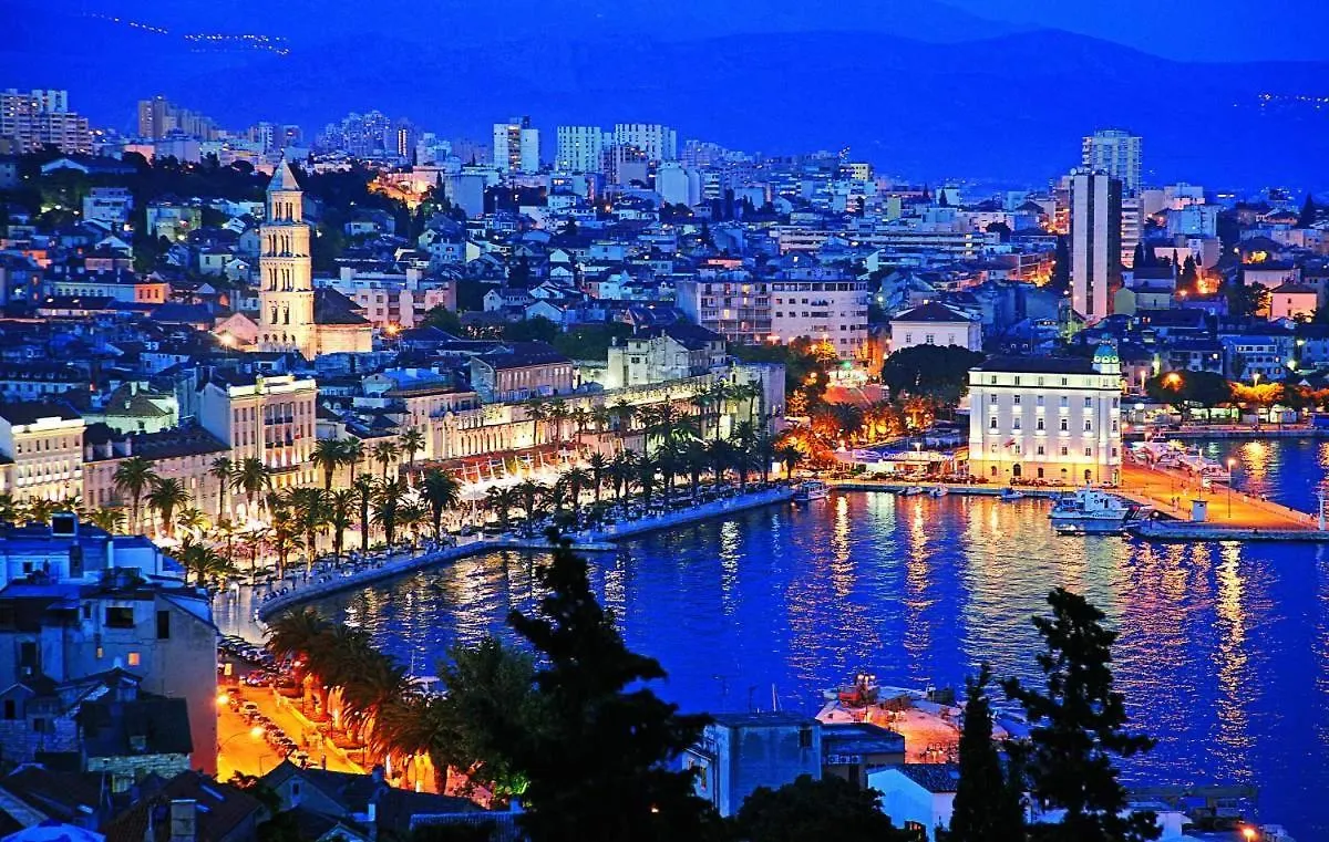 Luxury Apartment Overlooking The City Split 0*,